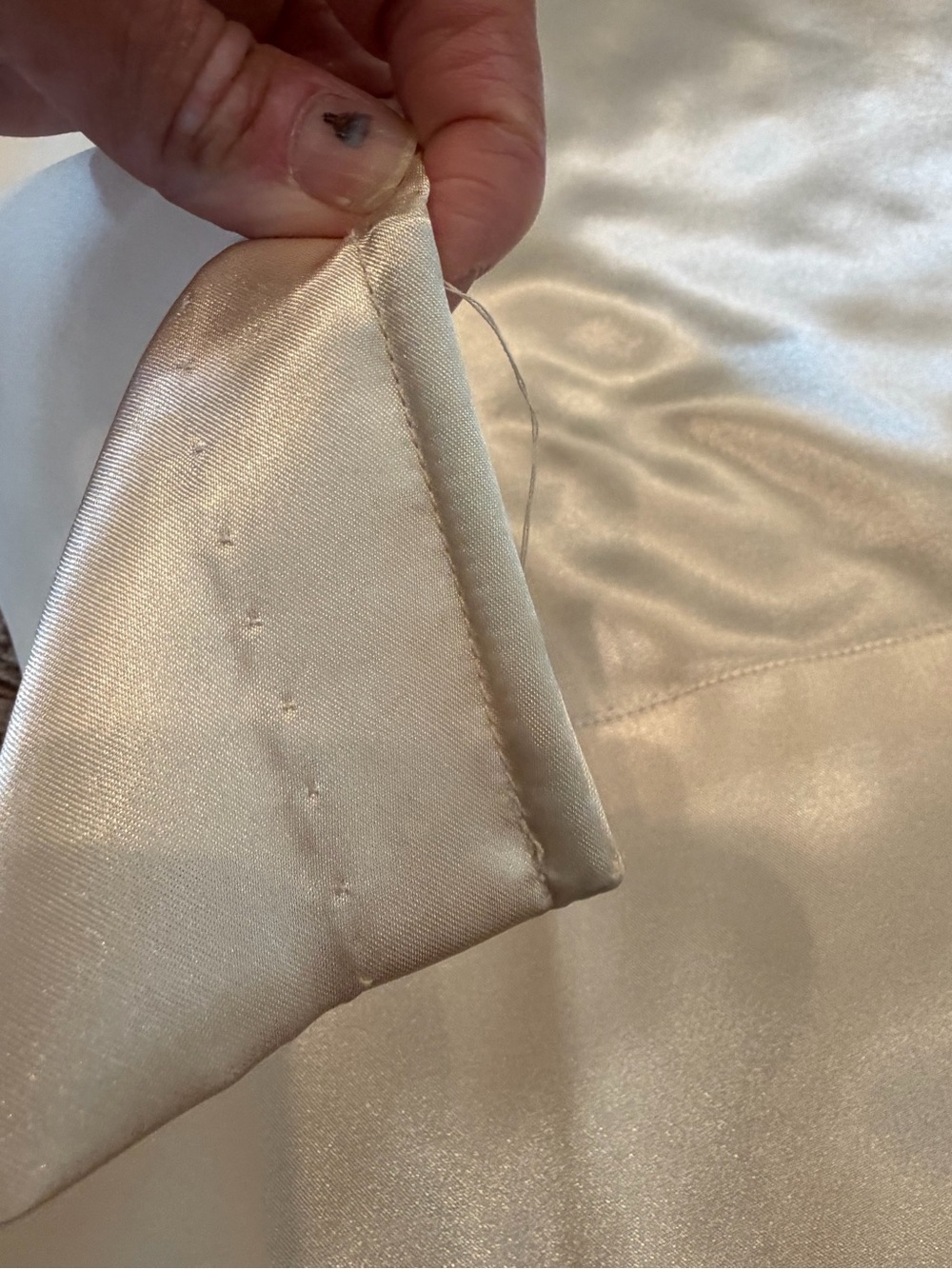 Nicole miller silky satin cream colored curtain panel 84 x 42 - Picture 4 of 9